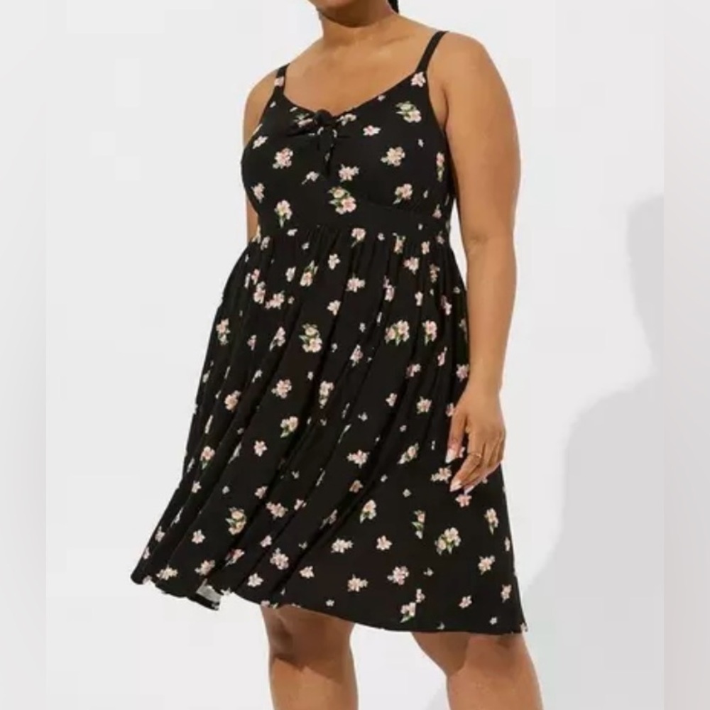 Torrid Super Soft Tie Front Skater Dress Jumbo Spaced Florals Deep Black Sz 2